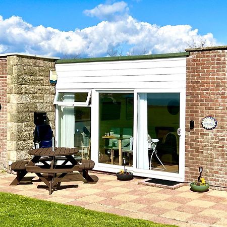 Seaview Self-Catering Coastal Bungalow In Rural West Wight Freshwater Eksteriør billede