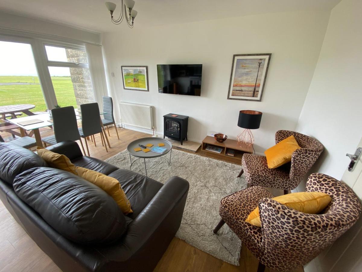 Seaview Self-Catering Coastal Bungalow In Rural West Wight Freshwater Eksteriør billede