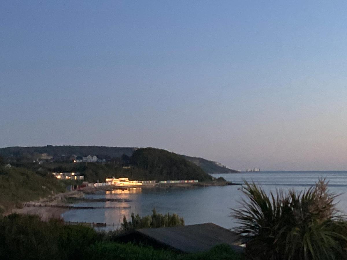 Seaview Self-Catering Coastal Bungalow In Rural West Wight Freshwater Eksteriør billede