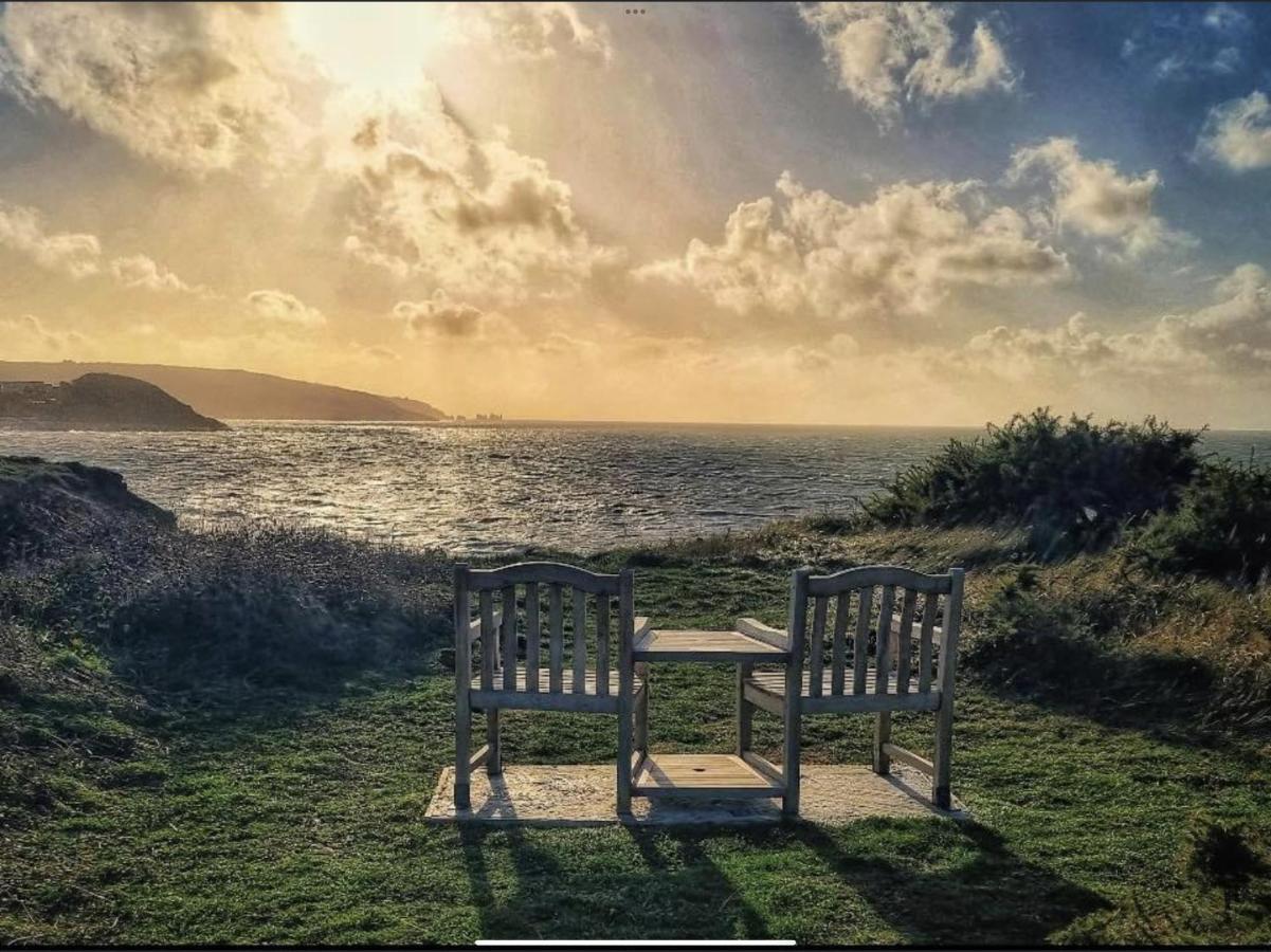 Seaview Self-Catering Coastal Bungalow In Rural West Wight Freshwater Eksteriør billede
