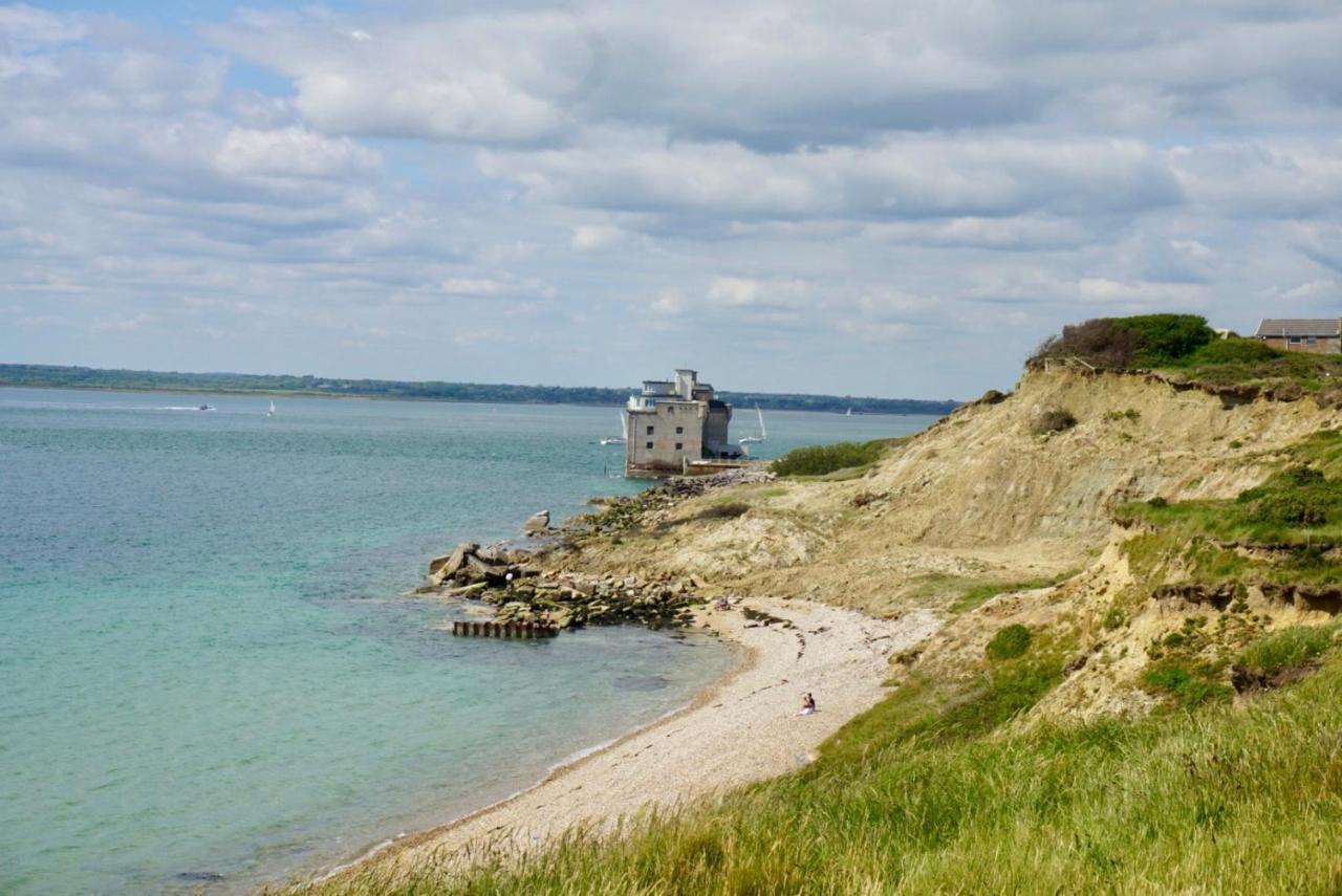 Seaview Self-Catering Coastal Bungalow In Rural West Wight Freshwater Eksteriør billede