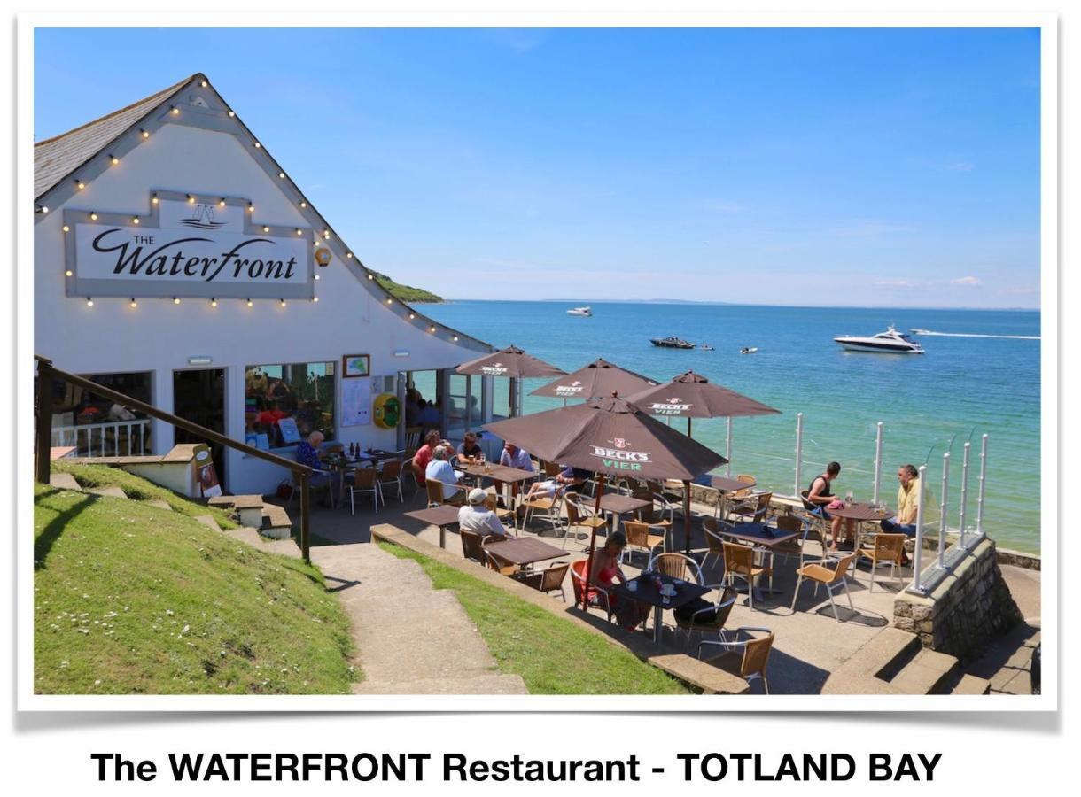Seaview Self-Catering Coastal Bungalow In Rural West Wight Freshwater Eksteriør billede
