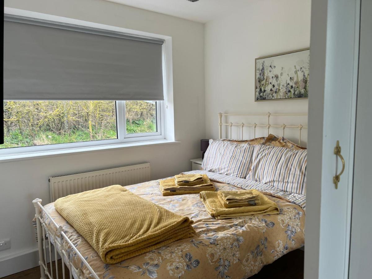Seaview Self-Catering Coastal Bungalow In Rural West Wight Freshwater Eksteriør billede